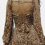 Skylar Vestido Mini con Escote en V y Mangas Ligeras