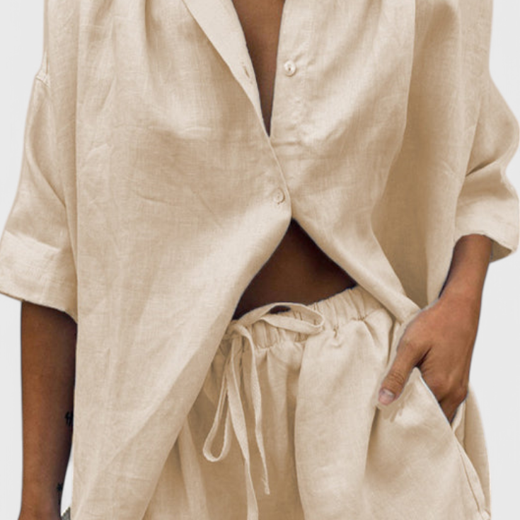 Anika Conjunto de Dos Piezas con Camisa de Botones y Pantalones Cortos con Cuerda