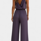 Donatila Mono Único con Detalles Dorados y Pierna Abierta