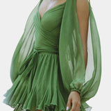 Skylar Vestido Mini con Escote en V y Mangas Ligeras