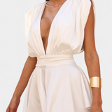 Rosalba Mono Corto con Escote Profundo y Cintura Definida