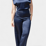 Francis Mono Sin Espalda de Corte Fluido